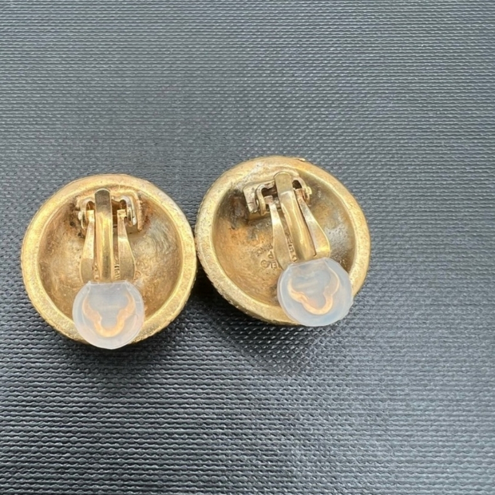 Authentic Chanel 24k gold plated clips plated clip on earrings ❤️ - Picture 3 of 6